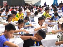 1100 juniorů v jednom sále